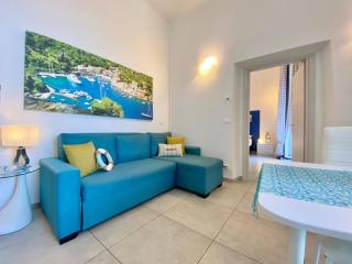 Alla Casa Rosa al Mare, Central Seafront Stay with Free Private Garage, Air Conditionig, Wi-Fi, ideal choice for a relaxing and exciting coastal escape - Rapallo - 1