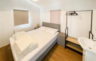 Stunning StaCaravan In Putten - Putten - 2