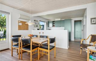 Awesome Home In Ebberup With Kitchen - Ebberup - 4
