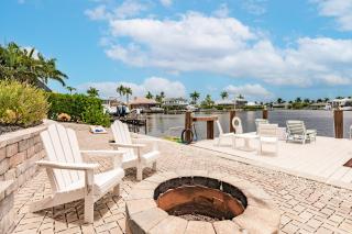 Casa Vista - Luxury Waterfront Villa with Heated Pool, Kayaks, Fishing, Bikes - 1