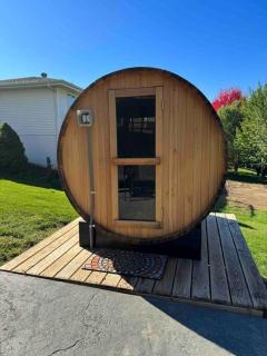 Woodland View House with Jacuzzi & Sauna! - Dubuque - 1
