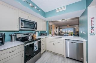 Bahia Cozy Poolside Unit - St Petersburg - 4