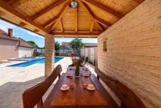 Atraktivna Villa Lana s dva bazena - Dušić - 2