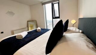 Premium Deals l Last-Minute Stay l 4 min walk to Birmingham Central Library l 18th floor 2 Bed 2 Bath City Centre Penthouse with GYM & Netflix by JVT Short Lets - Birmingham - 7