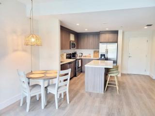NEW Modern Condo FREE Parking & High Speed Wifi - 9