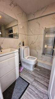 Lizola Homes Rooms - Dagenham - 2