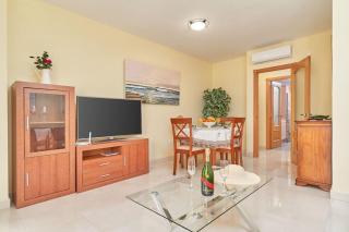 2 Bedroom Modern Apartment, Central Nerja - Nerja - 5