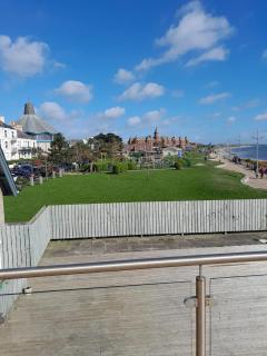 Beach View Apartment - First floor with balcony - Newcastle - 9