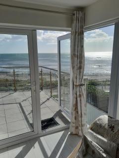 Beach View Apartment - First floor with balcony - Newcastle - 3