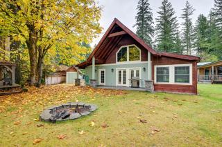 Hike, Fish and Swim Packwood Home on Golf Course! - Packwood - 0