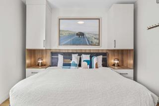 Scenic Views in a Luxurious Townhouse - 8