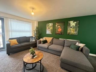 Free Parking Sleeps 6 Modern Apartment - Litherland - 1