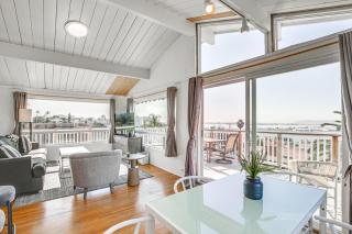 3 Mi to Balboa Park Water-View Condo with Balcony - San Diego - 4