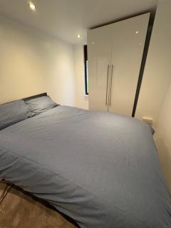 The Peacock studio 7 mins from Luton airport - 8