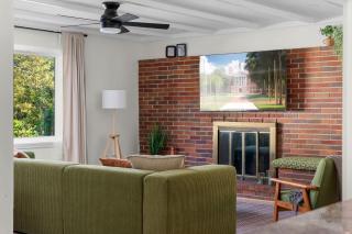 Retro Revival - Mid-Century Refuge with a '70s Twist - Alachua - 1