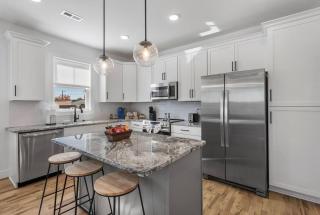 Duplex with Balcony and Spacious Dog-Friendly Oasis! - Richmond - 2