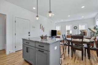 Duplex with Balcony and Spacious Dog-Friendly Oasis! - Richmond - 1