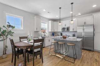 Duplex with Balcony and Spacious Dog-Friendly Oasis! - Richmond - 3