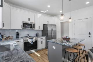 Duplex with Balcony and Spacious Dog-Friendly Oasis! - Richmond - 7