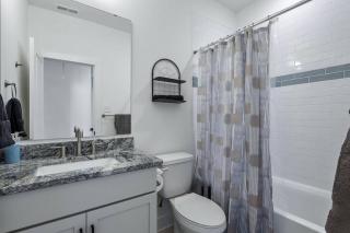 Duplex with Balcony and Spacious Dog-Friendly Oasis! - Richmond - 1