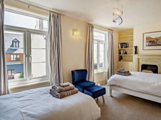 4 bed town house, Central Cowes - - 6