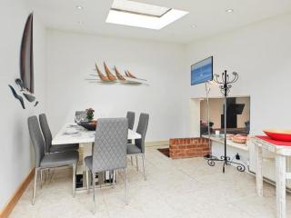 4 bed town house, Central Cowes - - 4