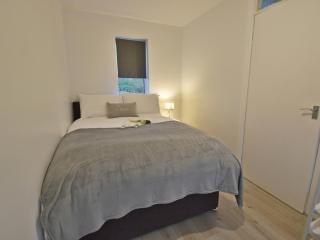 Modern Cosy House free parking - fibre wifi - Risley - 9