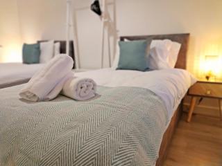 Modern Cosy House free parking - fibre wifi - 5