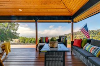 Dreamy Hilltop View Roseburg Retreat with Hot Tub! - 7