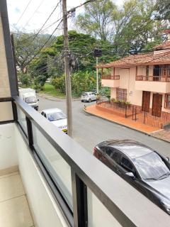 Hermoso apartamento cerca al Poblado - Medellín - 1