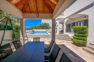 Sea Flower Beachfront Villa - Sevid - 7