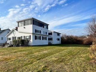 Views of The Atlantic Ocean and Nubble Lighthouse 4 Bedroom Family Home - York - 0