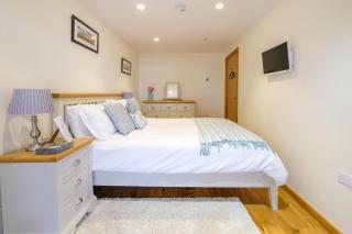 6 The Salterns - Yarmouth - 7