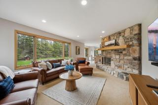 Cherry Hill - Minutes to Downtown! Hot Tub, Spacious Yard & Dogs OK! - Sister Bay - 3