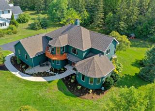 Cherry Hill - Minutes to Downtown! Hot Tub, Spacious Yard & Dogs OK! - Sister Bay - 8