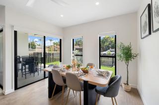 Modern Brand New House near Mall Park with 2Parking - Capalaba - 0