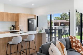 Modern Brand New House near Mall Park with 2Parking - Capalaba - 9