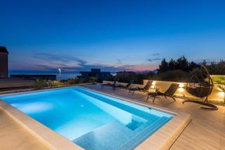 Luxury Villa RoMa 1 ,with heated saltwater pool, parking, high speed Internet, BBQ, - Bajnice - 3