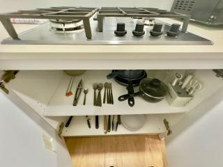 Prime 1BR Near Transport and Retail - 1