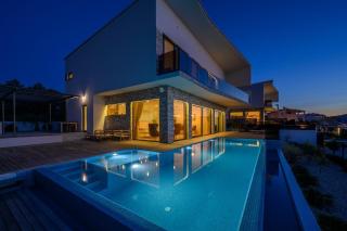 Villa Ramarin 1 with heated pool, jacuzzi and sauna by the sea in Rogoznica - Rogoznica - 7