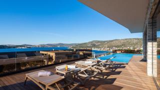 Villa Ramarin III with infinity heated pool, jacuzzi and sauna by the sea in Rogoznica - Rogoznica - 5