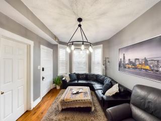 Chi-Town Hideout #1 - 7