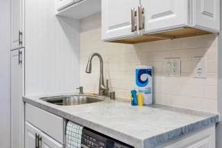 2 bed 2 bath penthouse condo with AC and Ocean Views - San Diego - 8