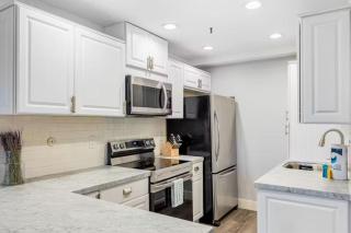 2 bed 2 bath penthouse condo with AC and Ocean Views - San Diego - 5