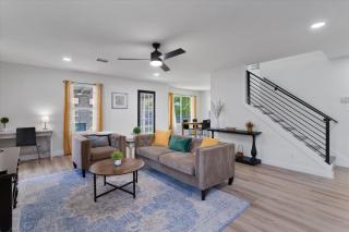 Modern family-friendly home with garage, yard - 9