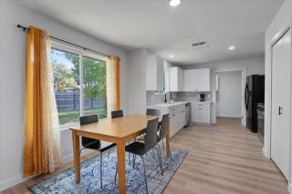 Modern family-friendly home with garage, yard - 5