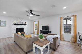 Modern family-friendly home with garage, yard - 6