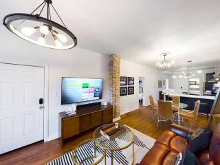 Chi-Town Hideout #1 - Near Metra - 3