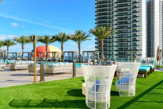 Beautiful Views From a Comfortable Condo with Beach Access! - Hollywood - 1