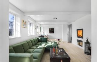 6 Bedroom Cozy Home In Rønne - Rønne - 8
